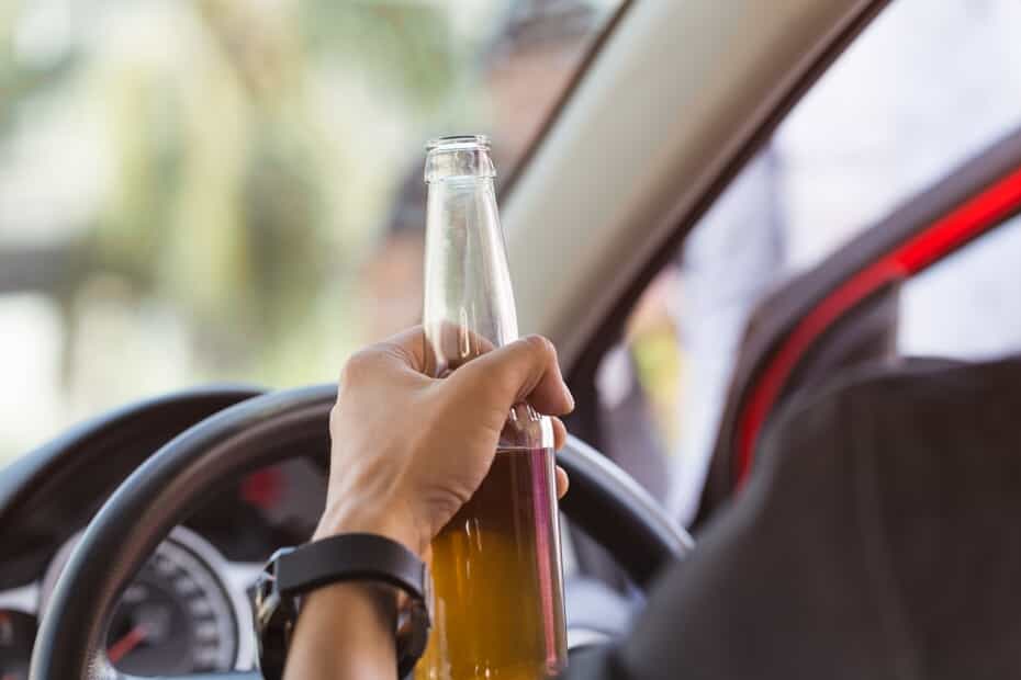 Hand holding a glass beer bottle to symbolize DWI-Defense in NC